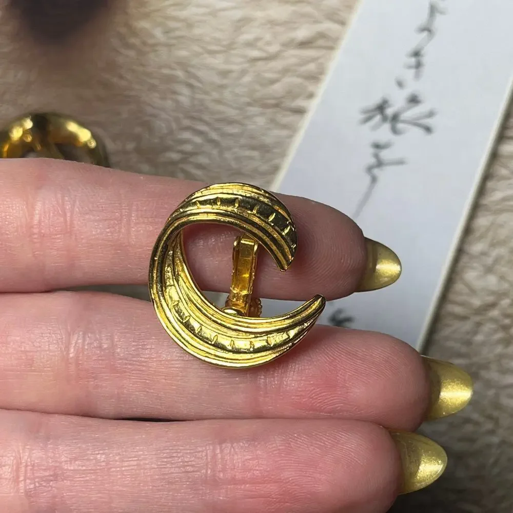 Goldette add touch